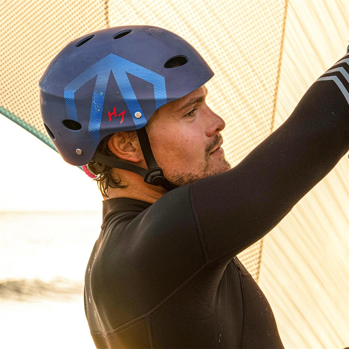 Aztron H7 Helmet (9)