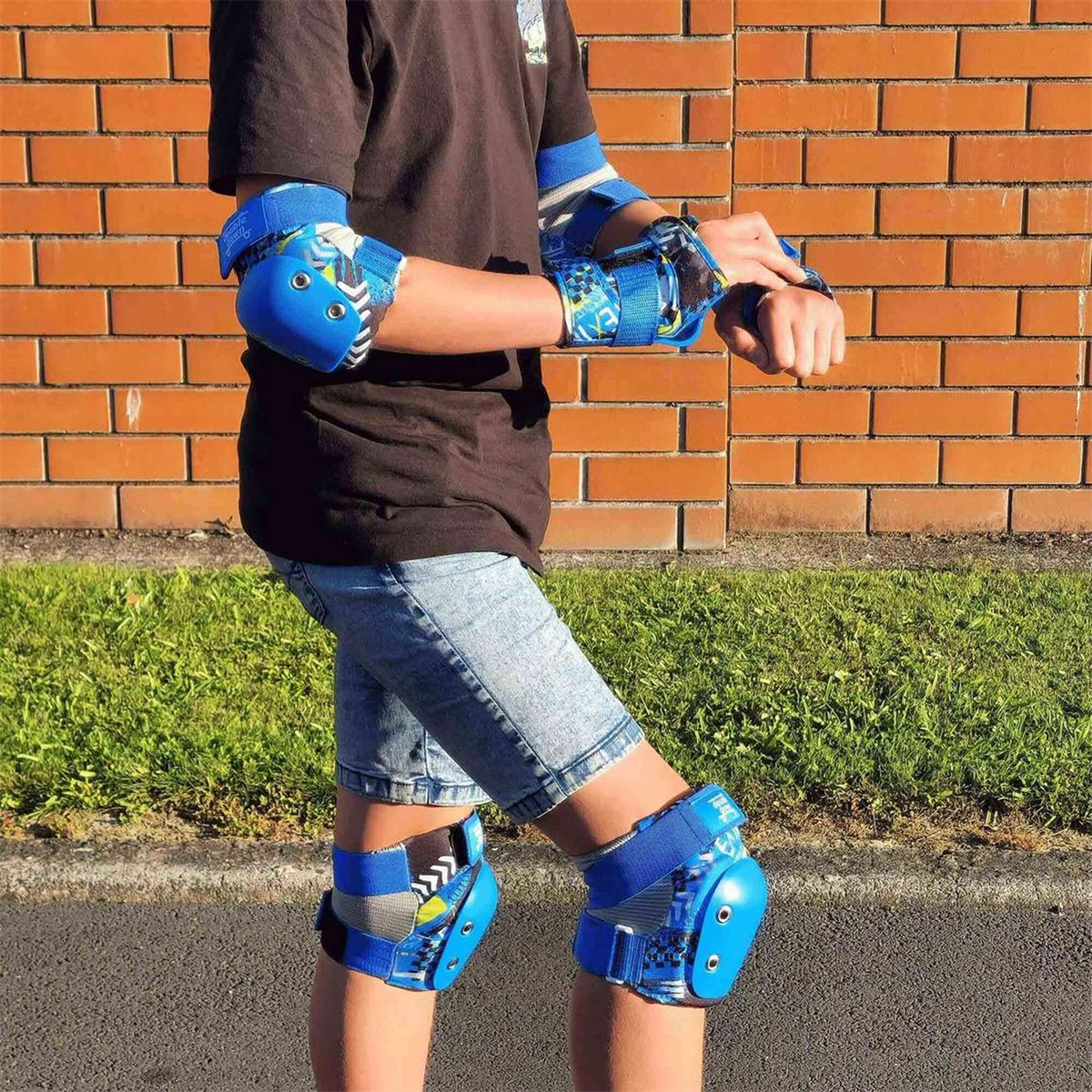 double$down Bump Set Kids Skate Protection Kit, worn side view
